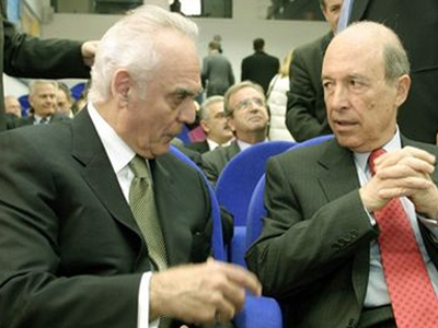 Άκης καλεί Σημίτη στη δίκη Άκης καλεί Σημίτη στη δίκη