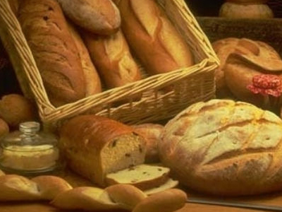 Περικοπές στο ψωμί και τα γλυκά λόγω κρίσης