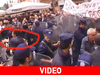 Αστυνομικός έριξε χημικά σε… συναδέλφους του