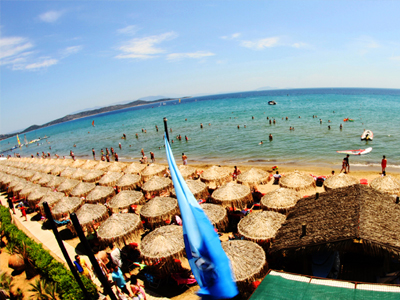 Η λίστα των προϊόντων που θα πωλούνται με πλαφόν στις παραλίες