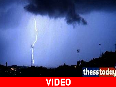 Βίντεο με αστραπές που «έπεσαν» στη Θεσσαλονίκη