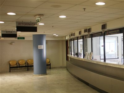 Παρωδία με το «ξήλωμα» των εφοριακών