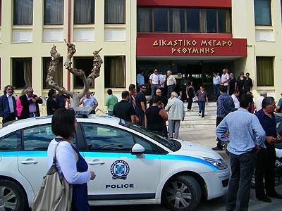 Αθώος ο καφετζής για τη μπουνιά στον Σειραγάκη