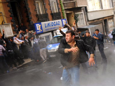 Συγκρούσεις αστυνομικών-Κούρδων για τον Οτσαλάν