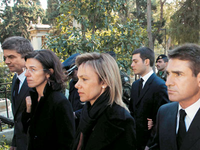 Ενώπιον των εισαγγελέων οι συγγενείς του Γ. Παπακωνσταντίνου Ενώπιον των εισαγγελέων οι συγγενείς του Γ. Παπακωνσταντίνου