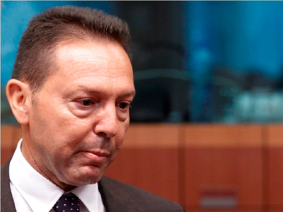 Συμπτώματα υπερκόπωσης και ίωση παρουσίασε ο Στουρνάρας