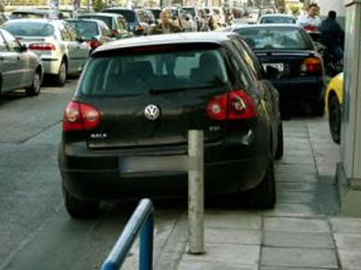 «Βροχή» οι κλήσεις για παράνομα παρκαρίσματα