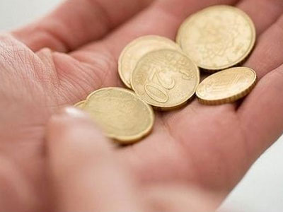 Αναδρομικές περικοπές σε μισθούς και συντάξεις