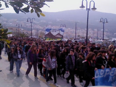 Στους δρόμους η νεολαία της Σάμου