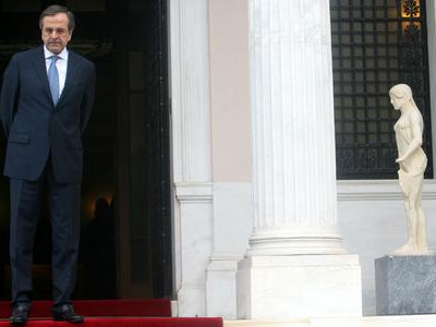 Επαφές Σαμαρά με υπουργούς στο Μαξίμου