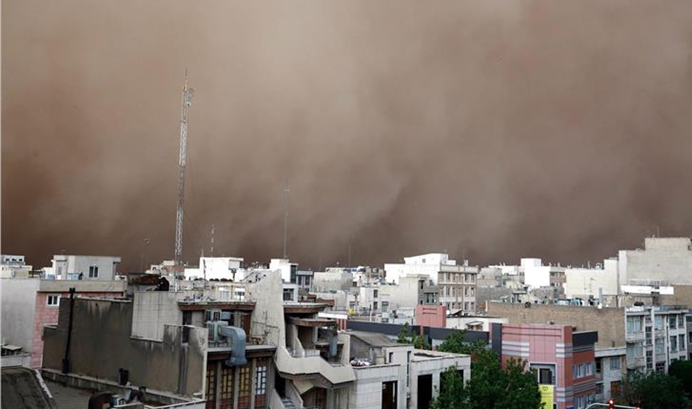 Αμμοθύελλα «κατάπιε» την Τεχεράνη