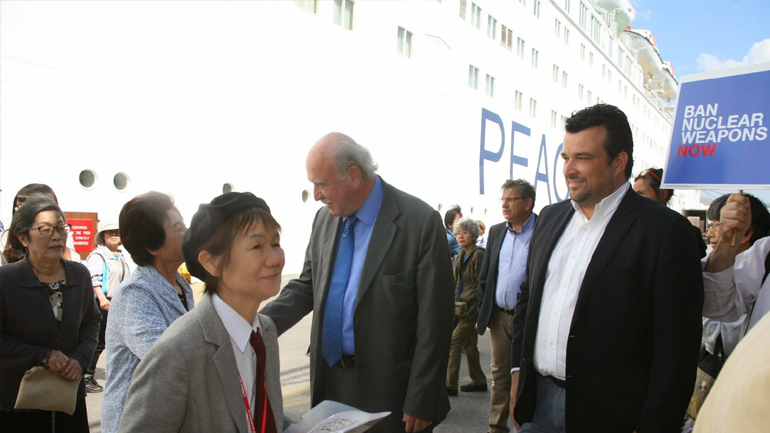 O Πειραιάς υποδέχτηκε το «Πλοίο της Ειρήνης»