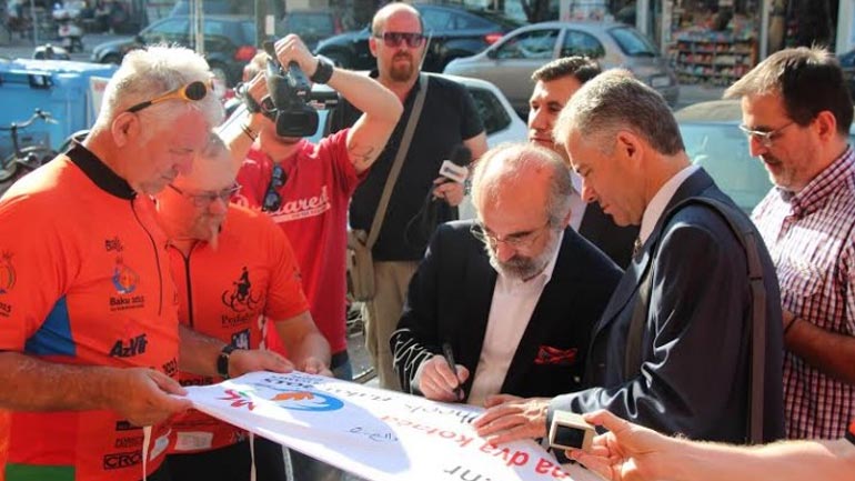 Αλεξανδρούπολη: Στον δήμαρχο Ουκρανοί ποδηλάτες με προορισμό το Αζερμπαϊτζάν