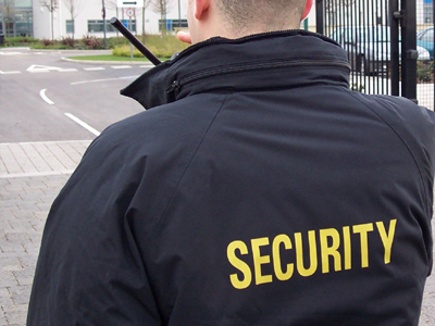 ΔΕΗ: Κόβουν το ρεύμα αλλά πληρώνουν σεκιούριτι για τους προϊσταμένους