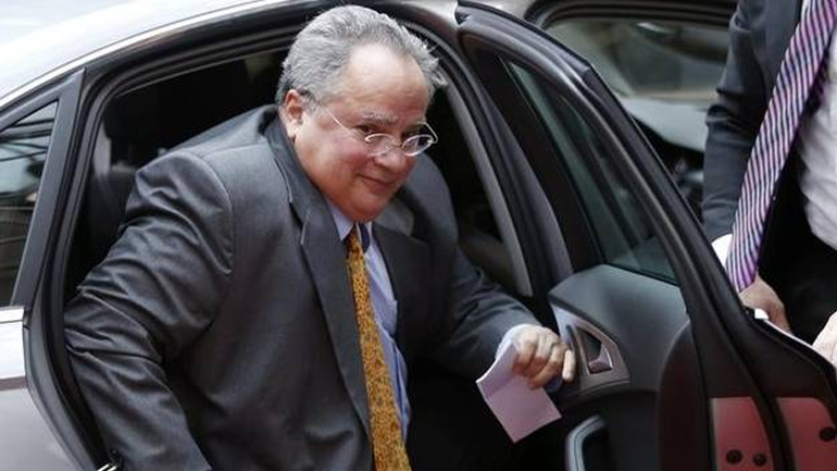 YΠΕΞ: Ο Ν. Κοτζιάς έστειλε επιστολή σε όλα τα κόμματα για την ονομασία της ΠΓΔΜ