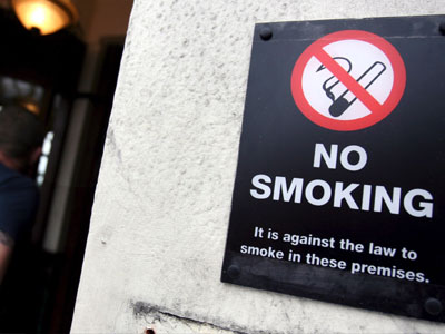 Το κάπνισμα βλάπτει τη… Βουλή