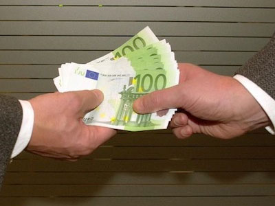 Εφοριακοί και πολεοδόμοι με χρυσές καταθέσεις Εφοριακοί και πολεοδόμοι με χρυσές καταθέσεις