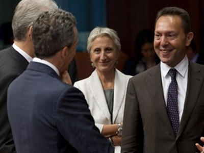 Κρέμονται από τα χείλη των… εταίρων! Κρέμονται από τα χείλη των… εταίρων!