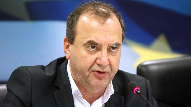 Στρατούλης: Δεν θα μειωθούν οι συντάξεις