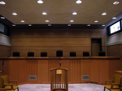 Ζεύγος δημοσίων υπαλλήλων προσφεύγει στη Δικαιοσύνη