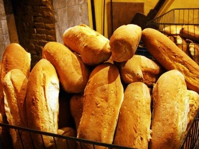 Αγοράζουν μπαγιάτικο ψωμί γιατί είναι πιο φθηνό!