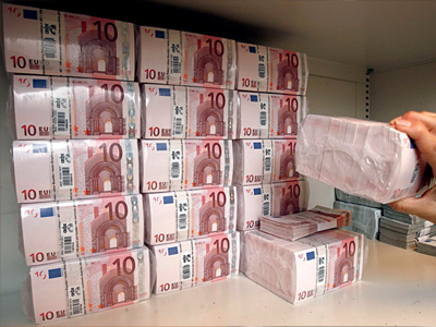 Μικρή μείωση του επιτοκίου στα εξάμηνα έντοκα