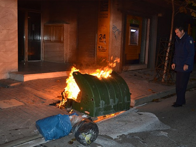 Συνελήφθη ο εμπρηστής των κάδων απορριμμάτων