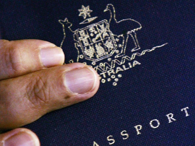 «Οι μετανάστες πρέπει να χρησιμοποιούν αποσμητικά»