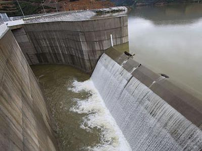 Υπερχείλισε το Φράγμα Ποταμών