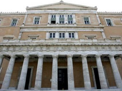 Μαύρη η νύχτα στα βουνά, μαύρη και στην Ελλάδα