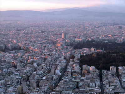 Πέφτουν οι τιμές των ακινήτων