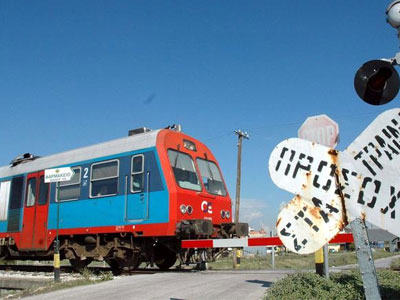 Δύο εγκλωβισμένοι μετά από σύγκρουση Ι.Χ. με εμπορική αμαξοστοιχία