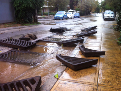 Βρέχει προβλήματα σε Αθήνα, Μακεδονία και Θεσσαλία