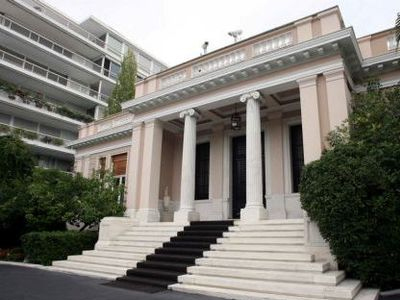 Καταργούνται οι αμειβόμενες επιτροπές σε υπουργεία-γραμματείες