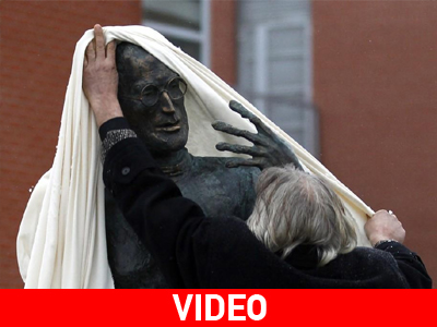 Έστησαν άγαλμα του Steve Jobs στη Βουδαπέστη
