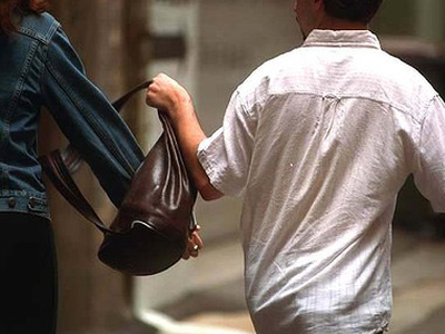 Συμβουλές για να προστατευτείτε από τους τσαντάκηδες-πορτοφολάδες