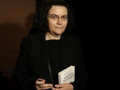 «Τέλος οι κατασχέσεις, αυξάνονται οι μισθοί, δεν αναγνωρίζουμε την τρόικα» λέει η Βαλαβάνη