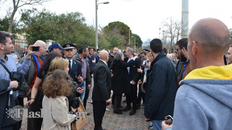 Αγκαλιές και εκδηλώσεις θαυμασμού