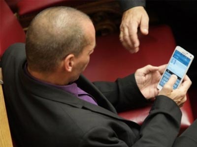 Τι λέει ο Βαρουφάκης για τα μαϊμού προφίλ με το όνομά του στο Facebook