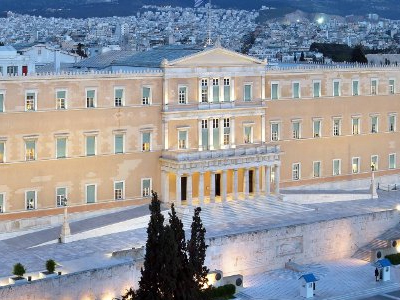 Πάνε να τα κουκουλώσουν…