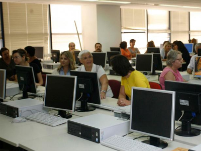 Πόσοι είναι οι δημόσιοι υπάλληλοι;