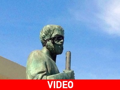 Έδεσε με πανί τα μάτια του Αριστοτέλη