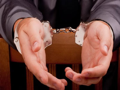 Χρωστούσε και παραδόθηκε…