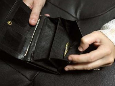 Στενάζουν τα νοικοκυριά εν μέσω κρίσης