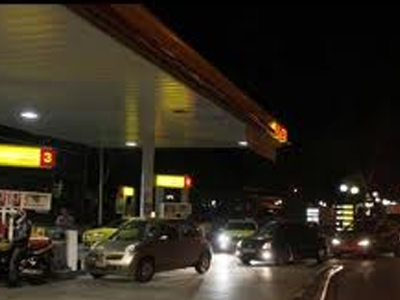 Μπαράζ μεταμεσονύκτιων ληστειών σε βενζινάδικα