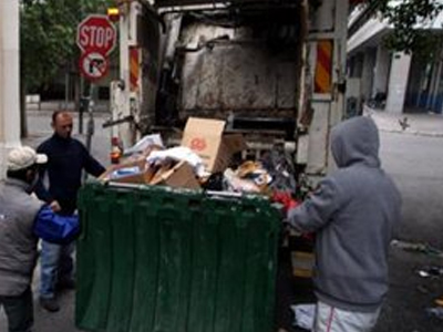 Συνεχίζεται η αποκομιδή των σκουπιδιών