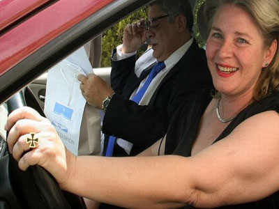 Τι σχέση έχει η σύζυγος Μιχαλολιάκου με τη Λιάνα Κανέλλη;