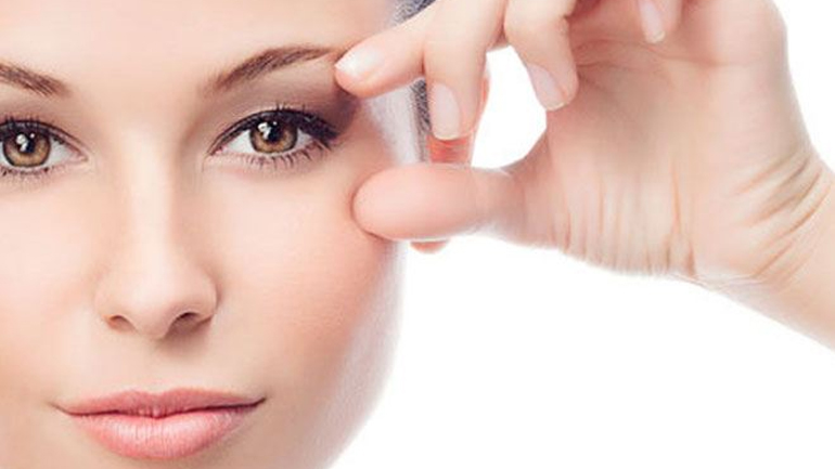 Aπλές ασκήσεις για να καταπολεμήσετε τις ρυτίδες του προσώπου