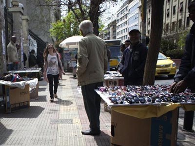 Κλειστή η Πατησίων από αλλοδαπούς μικροπωλητές