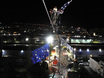 Ο Ράμπο που ακροβατεί με τη μηχανή του στη ΔΕΘ